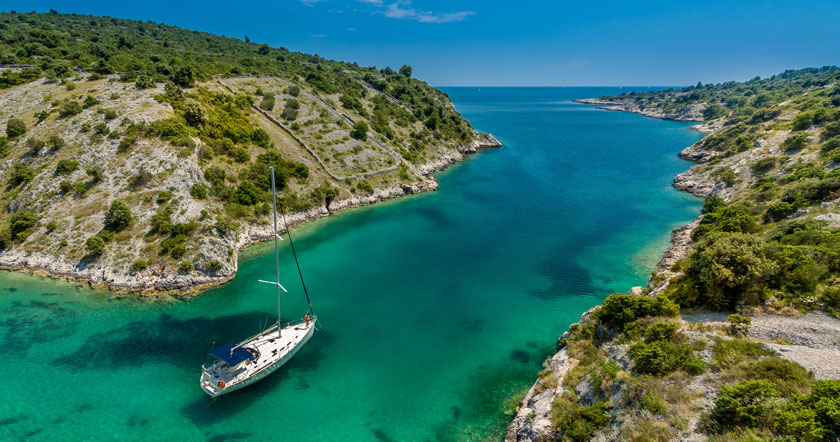 Explore Croatia by boat - hidden bay - photo