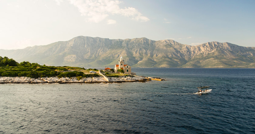 Explore Croatia by boat - lighthouse - photo